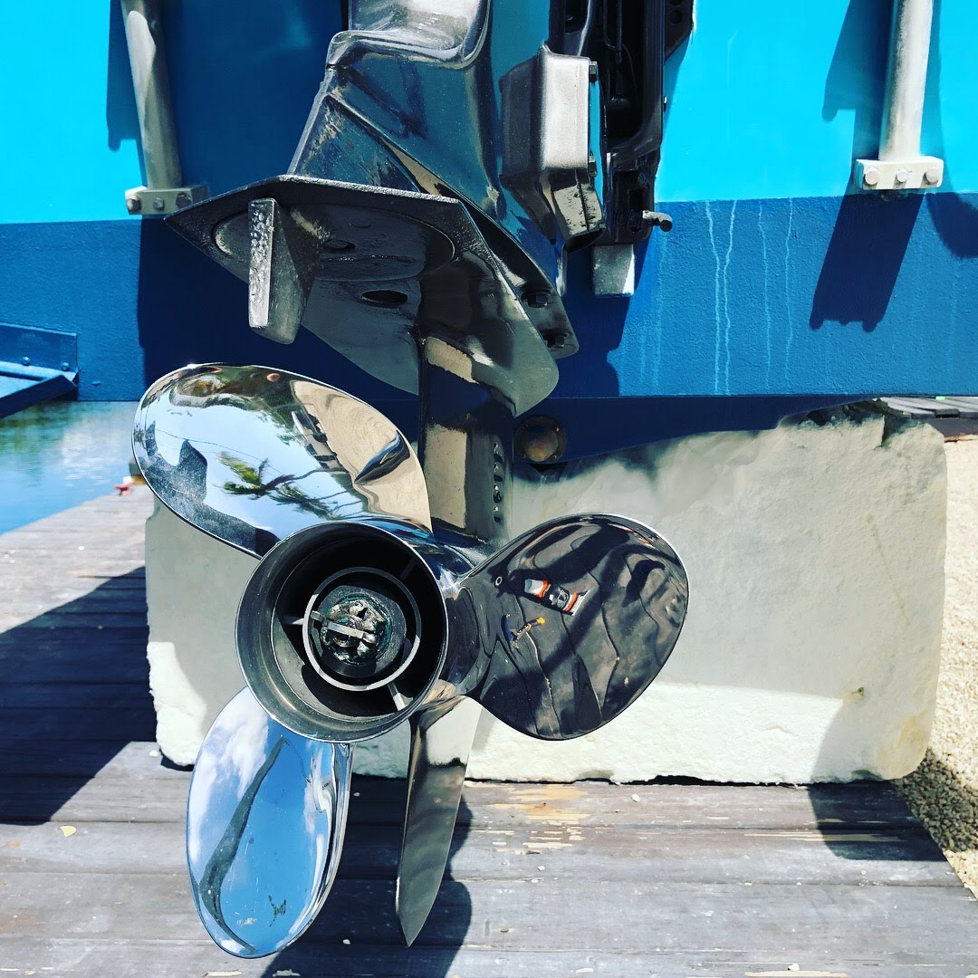 Clean outboard propeller